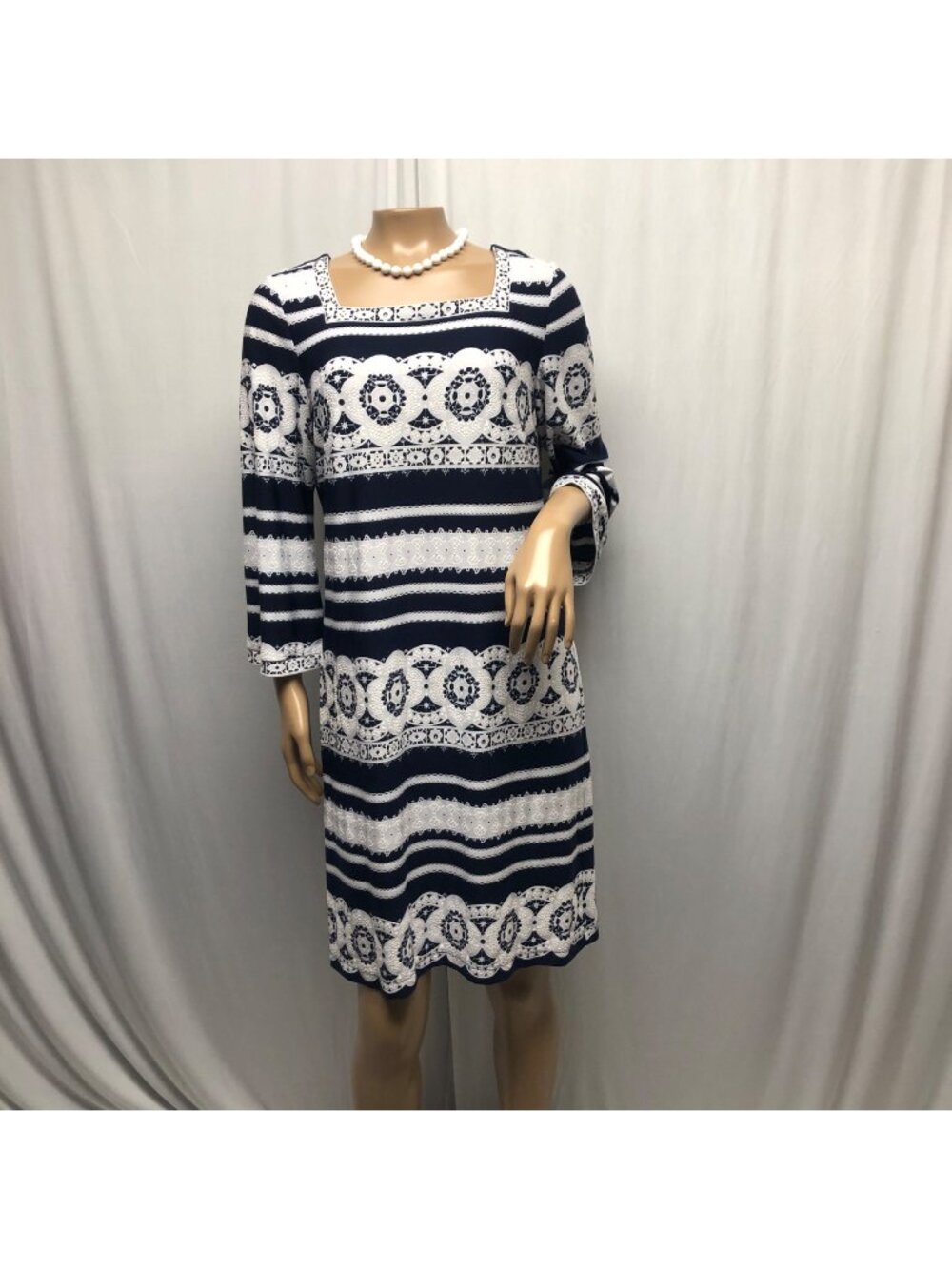 Sandra Darren Dress Navy White Lace Stripe Pattern Size 10 Stretch Office Comfy